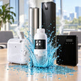 Charger l’image dans la vue de la galerie, COMBAZO NEBULIZACIÓN: ambientador líquido profesional de 1 litro aroma aqua con nebulizador compacto blanco, nebulizador de pared con pantalla, torre plateada y torre negra en una sala de reuniones