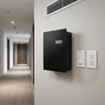 Bild in Galerie-Betrachter laden, Nebulizador profesional Bluetooth 500ml negro en pared de hotel junto a conductos de climatización
