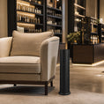 Bild in Galerie-Betrachter laden, Torre nebulizadora negra junto a sillón en tienda retail de lujo con estanterías